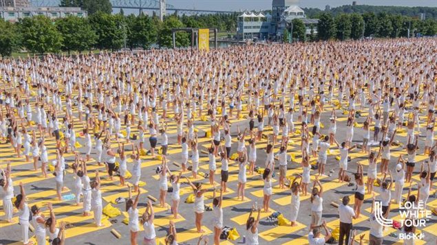 Miles de personas se dieron cita, en Montreal, en el marco del Lolë White Tour, para compartir el yoga. Los canadienses han ido abrazando esta disciplina que les ha permitido encontrar un punto de tranquilidad espiritual.