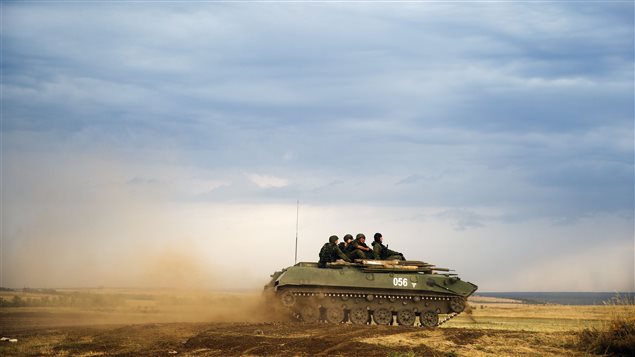 دبابة روسية بالقرب من الحدود الأوكرانية