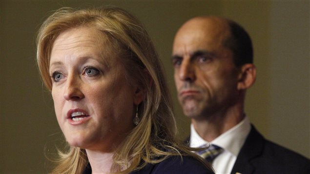 La ministra federal de Transporte, Lisa Raitt, y el ministro Steven Blaney.