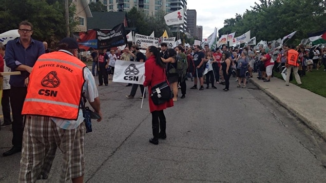 Des manifestants ont quitté le parc Jacques-Cartier peu avant 15 h.