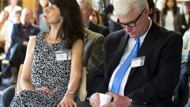 والدا الصحافي الأميركي القتيل جيمس فولي يصغيان خلال محاضرة  في بوسطن حول أهميّة عمل مراسلي الحرب في 3 أيار مايو 2014