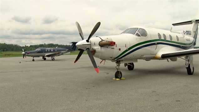 Des avions à l'aéroport exécutif de Gatineau-Ottawa, le 21 août 2014 Des avions à l'aéroport exécutif de Gatineau-Ottawa, le 21 août 2014