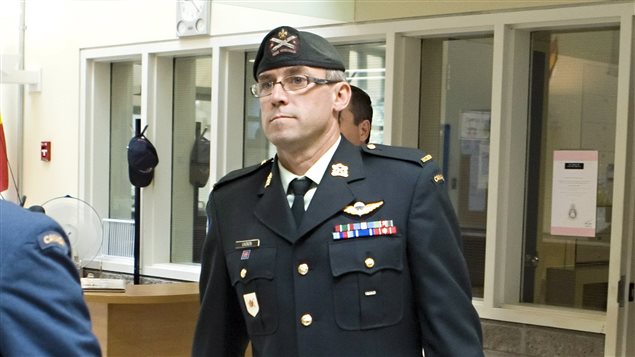 El ayudante militar André Gagnon a su ingreso a la Corte Marcial tiale el 12 de agosto del 2014.