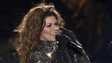 Violence familiale : la chanteuse Shania Twain mène campagne avec la GRC