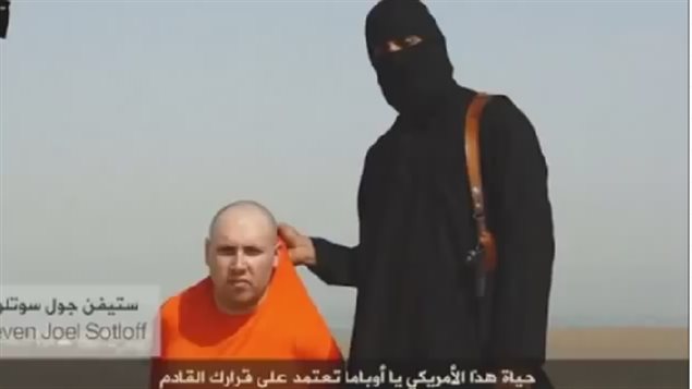 Imagen tomada de un video de la ejecución del periodista Steven Sotloff, publicado en Internet.