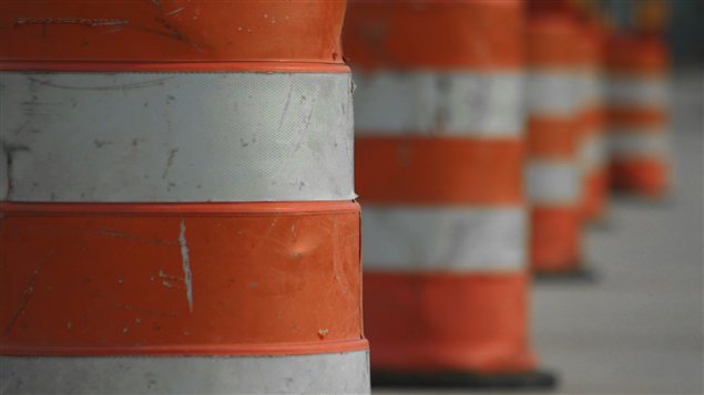 Le cône orange fait désormais partie du paysage à Montréal. Le cône orange fait désormais partie du paysage à Montréal.