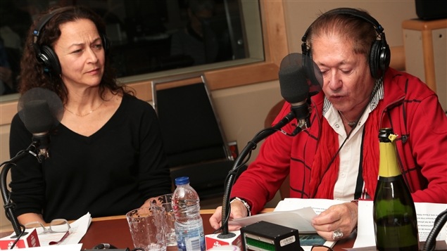 Sylvie Drapeau écoute avec attention l'hommage de Jean-Paul Daoust à Hélène Pedneault. Sylvie Drapeau écoute avec attention l'hommage de Jean-Paul Daoust à Hélène Pedneault.