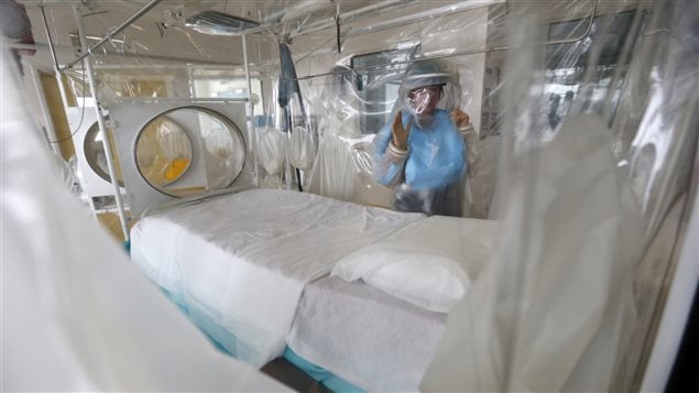 Salle d'isolation pour les patients infectés par le virus Ebola Salle d'isolation pour les patients infectés par le virus Ebola