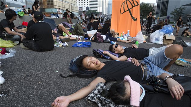Des manifestants prodémocratie ont passé la nuit devant le bâtiment du gouvernement de Hong Kong. 