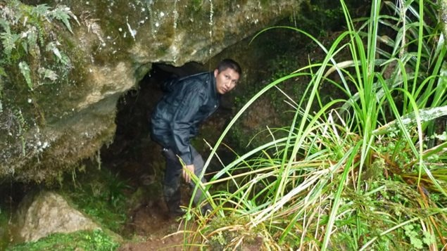 Entrada de la cueva en la que se encontraba atrapado el espeleógo español Cecilio López