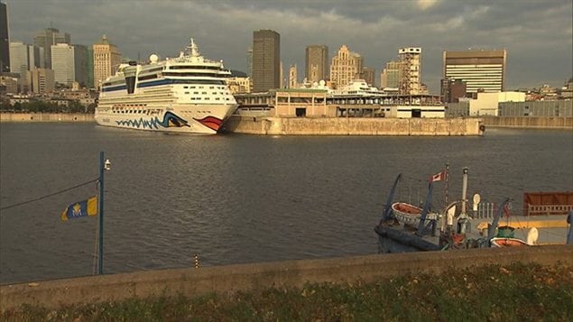 Bateaux accostés au Vieux-Port de Montréal