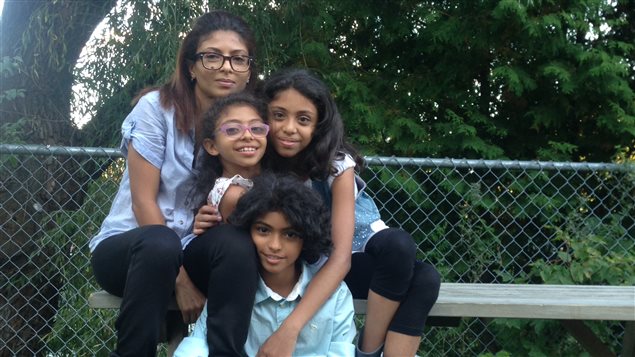 Ensaf Haider et les enfants Badawi, Miriam, Tirade et Najua, à Sherbrooke.
