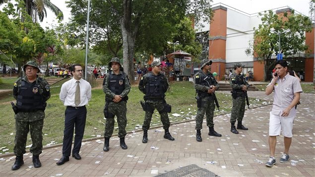 Las elecciones en Brasil se llevaron a cabo bajo estrecha vigilancia de la policía. 