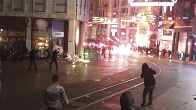 Manifestantes pro kurdos en Estambul. 