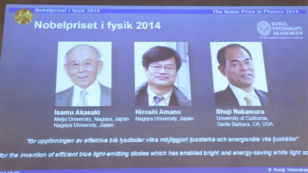 三名日本科学家分享今年的诺贝尔物理学奖。
