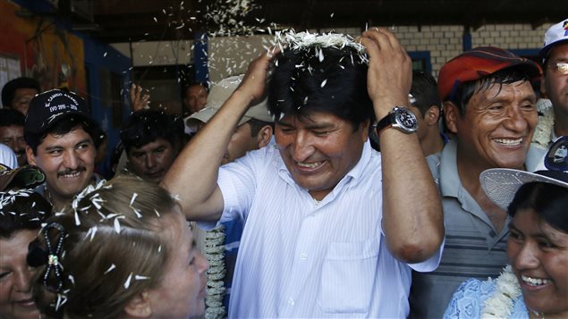 Evo Morales, presidente de Bolivia festejando resultado de elecciones pasadas. 