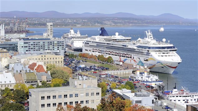 Un bateau de croisière norvégien dans le port de Québec.