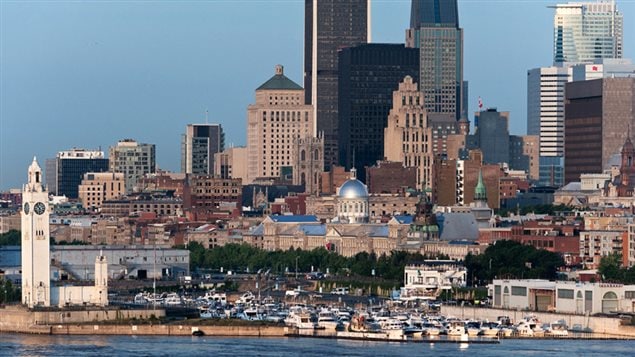 Vue de Montréal depuis le fleuve Saint-Laurent Vue de Montréal depuis le fleuve Saint-Laurent