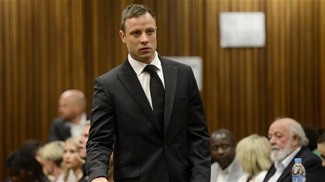 Oscar Pistorius en el palacio de justicia de Pretoria, Sudáfrica, al momento en el que se pronunciaba la sentencia. 