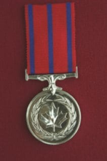 La Médaille de la bravoure est décernée au Canada depuis 1972. La Médaille de la bravoure reconnaît les actes de bravoure accomplis dans des circonstances dangereuses.