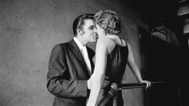 Alfred Wertheimer a pris la célèbre photo « The kiss » le 30 juin 1956.