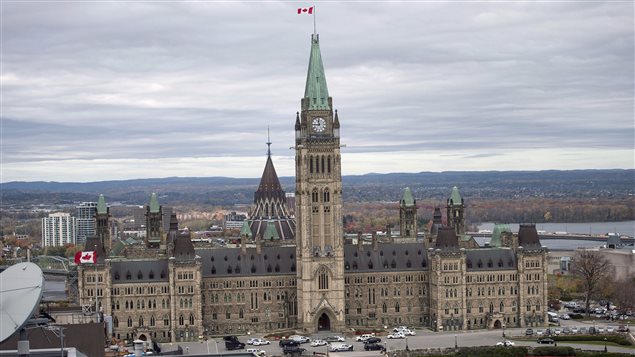 Un dispositif imposant de sécurité est déployé autour de l'édifice du parlement et dans les rues environnantes d'Ottawa.