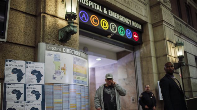El Dr. Cragi Spencer, que contrajo el ébola en Guinea, se encuentra en cuarentena en el Hospital Bellevue de Nueva York.