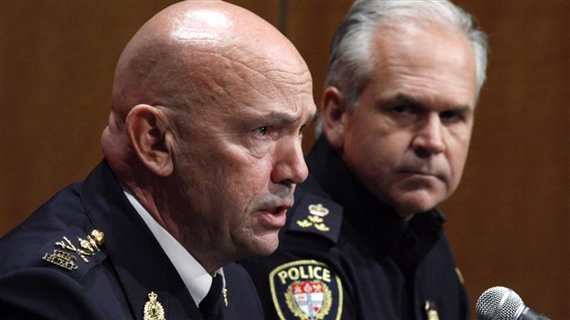 El comisario de la RCMO Bob Paulson y Charles Bordeleau (de cabello blanco), jefe de la policía de Ottawa.