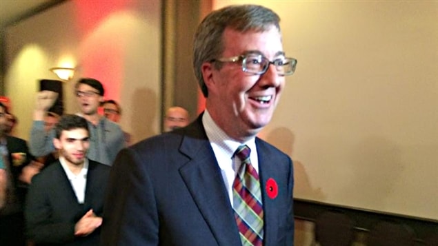 Le maire d'Ottawa, Jim Watson, est réélu pour un second mandat. « Je suis un francophile, j'ai beaucoup de respect pour les francophones et je vais continuer de travailler avec le caucus francophone et les autres organisations importantes. »