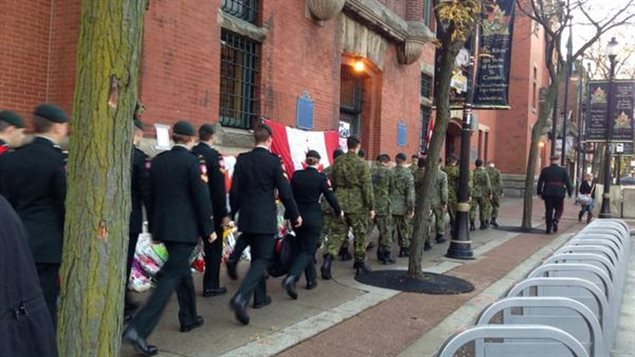 Militares se preparan para el entierro de Nathan Cirillo
