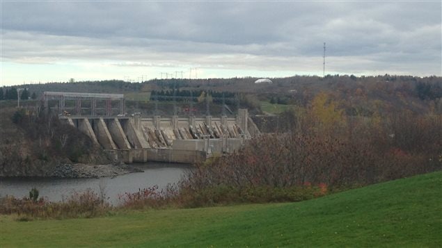 محطة ماكتاكواك (Mactaquac) للطاقة الكهرومائية في مقاطعة نيو برونزويك (نوفو برونزويك) في شرق كندا (أرشيف).