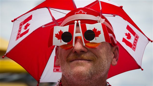 Un homme assiste aux festivités de la fête du Canada le premier juillet 2013, à Vancouver.
