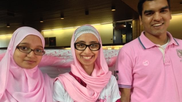 Sabeera Azhar, Manahil Alraddadi et Farhan Yousaf. membres de l'Association des étudiants musulmans de l'Université Lakehead à Thunder Bay