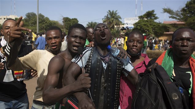 Des manifestants de l'opposition dans les rues de Ouagadougou. Des manifestants de l'opposition dans les rues de Ouagadougou.