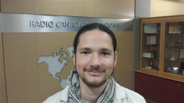 Daniel Emden, director musical del <b>grupo latino</b>-canadiense Color Violeta. - 141105_7g9x4_emden_sn635