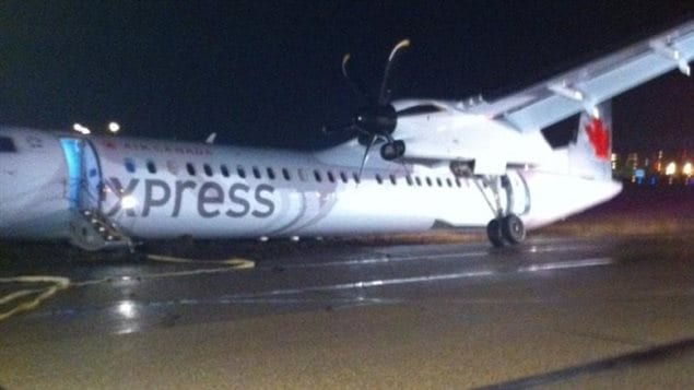 Le vol 8481 d'Air Canada express s'est terminé sur deux roues...