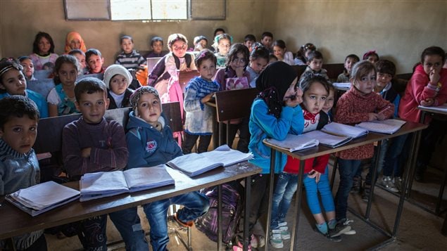 L'UNICEF fait passer le nombre d'enfants frappés par une crise qui auront accès à l'éducation de 4,2 millions au début de 2015 à 8,2 millions en 2016. Plus de la moitié, soit 5 millions sont des enfants syriens.