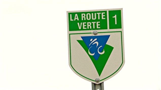 Un panneau signalant la Route Verte en Outaouais. Un panneau signalant la Route Verte en Outaouais.