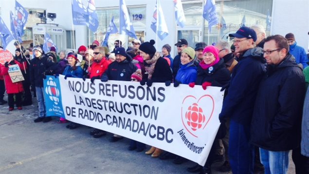 تظاهرة احتجاج على الاقتطاعات في ميزانية هيئة الإذاعة الكندية في تشرين الثاني (نوفمبر) الفائت في مدينة غاسبيه في مقاطعة كيبيك