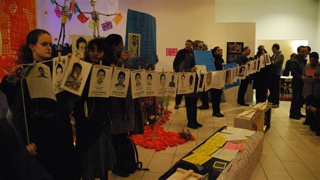 Acción organizada en el Espacio México durante la inauguración del altar que realizó el Consulado de México en Montreal para el Día de los muertos este año. 