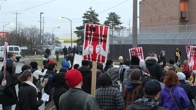 A gathering was held outside the Toronto Immigration Holding Centre last Sunday to spotlight the abuses in Canada to undocumented, and would-be refugees and immigrants.  11 people have died under suspicious circumstances while being held in various prisons since 2000.
