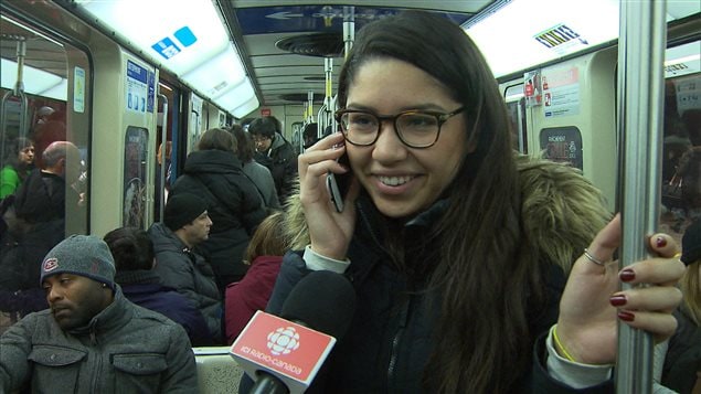 Les usagers du métro ont désormais accès au réseau wifi dans certaines stations au centre-ville de Montréal.