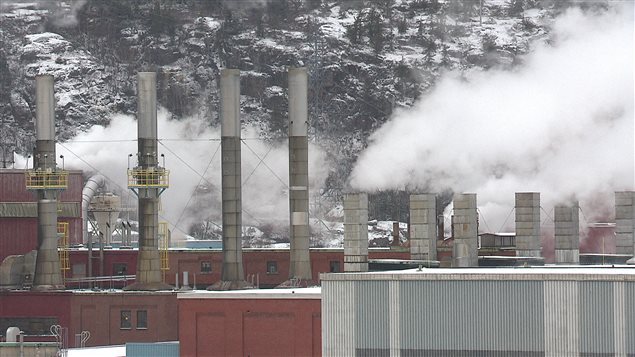 La fábrica de la compañía papelera Produits Forestiers Résolu, en Baie-Comeau.