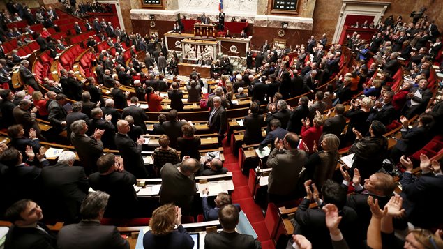تصفيق في الجمعية الوطنية الفرنسية اليوم بعد الاقتراع بغالبية كبيرة لصالح الاعتراف بدولة فلسطين