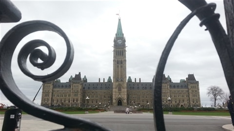 Le parlement d’Ottawa, au lendemain de la fusillade meurtrière du 22 octobre 2014