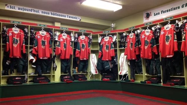 Chambre des joueurs des Forestiers d'Amos, une équipe Midget AAA avec une forte présence autochtone