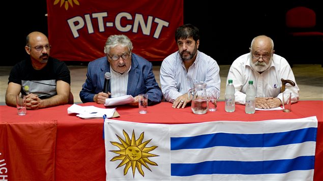 En la mesa de izquierda a derecha Marcelo Abdala, José Mujica, Marcelo Pereira y Eluterio Fernández.