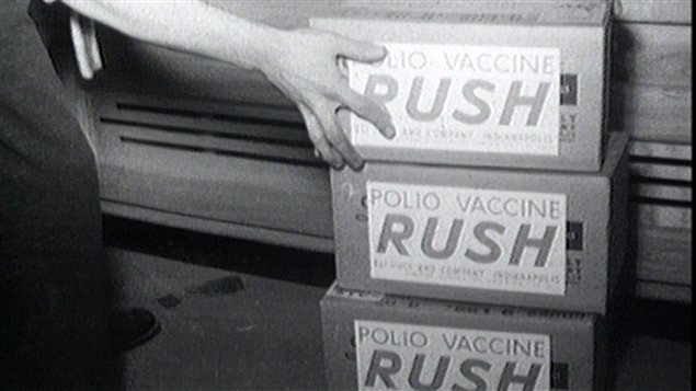 Des vaccins pour la polio en 1956.
