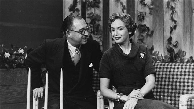 Michelle Tisseyre en compagnie de son mari, Pierre Tisseyre, invité de son émission Rendez-vous avec Michelle (26 septembre 1957) Michelle Tisseyre en compagnie de son mari, Pierre Tisseyre, invité de son émission Rendez-vous avec Michelle (26 septembre 1957)