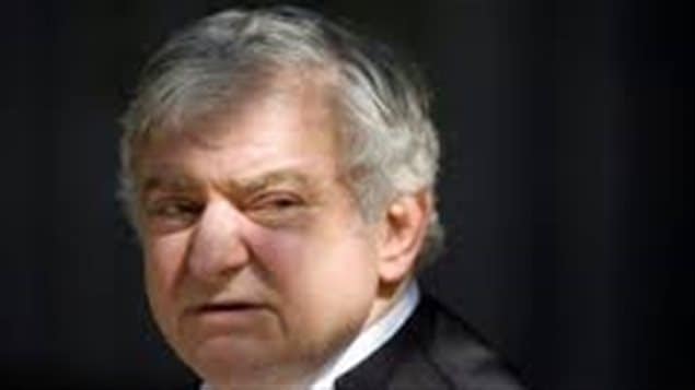 Eddie Greenspan lived in the spotlight. He is seen a a legal robe peering fiercely at the camera under a head of not especially well-groomed grey hair, a look that one might tend to avoid confronting.